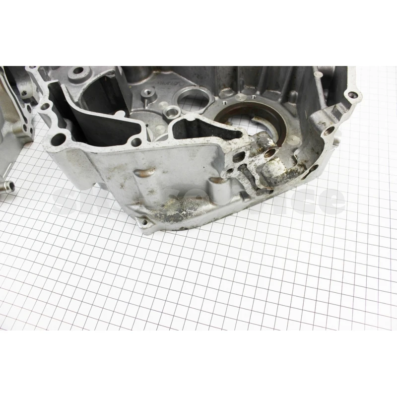 Фото 5 - УЦІНКА ZS250-4B/Honda - CBT250 Картер двигуна лівий + правий к-кт (невеликий наліт)